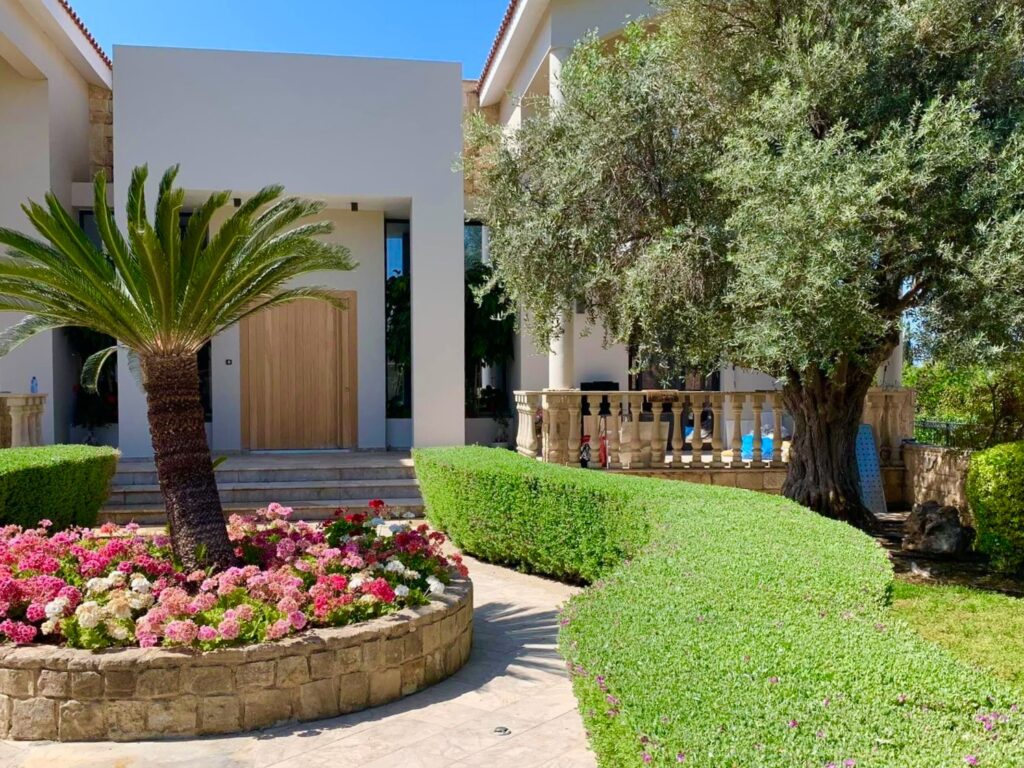 Sculpted Elegance: Precision Pruning & Luxury Estate Garden Care